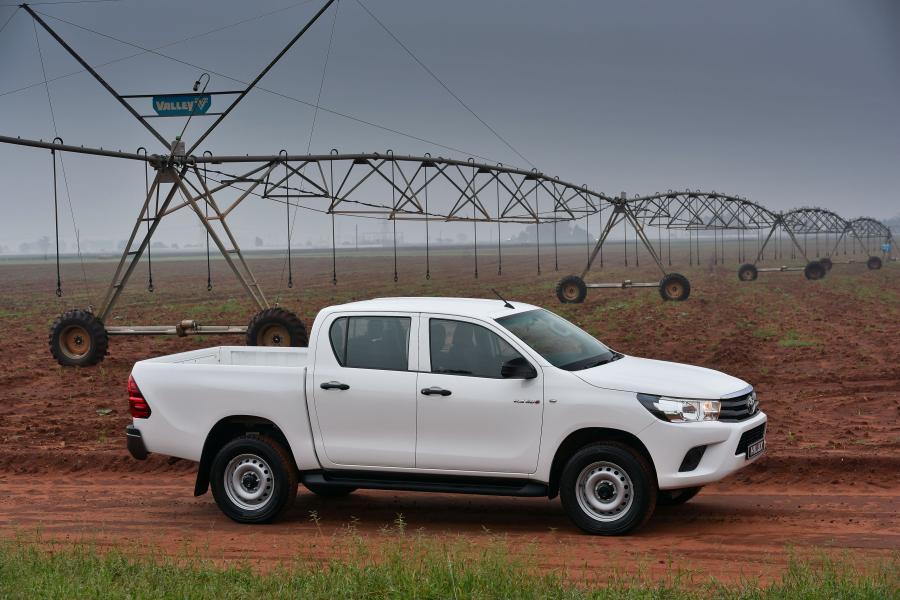  Toyota Hilux 4x4 SRX Double Cab 2016 года  (ZA) (фото 20 из 35)